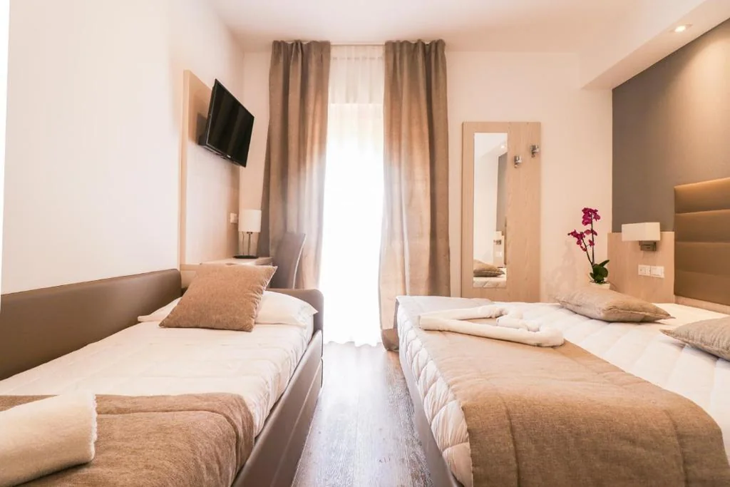 Triple Room with Partial Sea View — Hotel Loreley