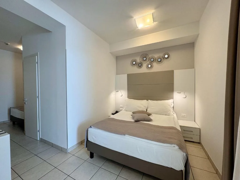 Triple Room with Partial Sea View — Hotel Lux