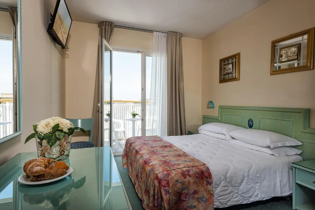 Triple Room with Sea View — Salus Smart & Chic Hotel