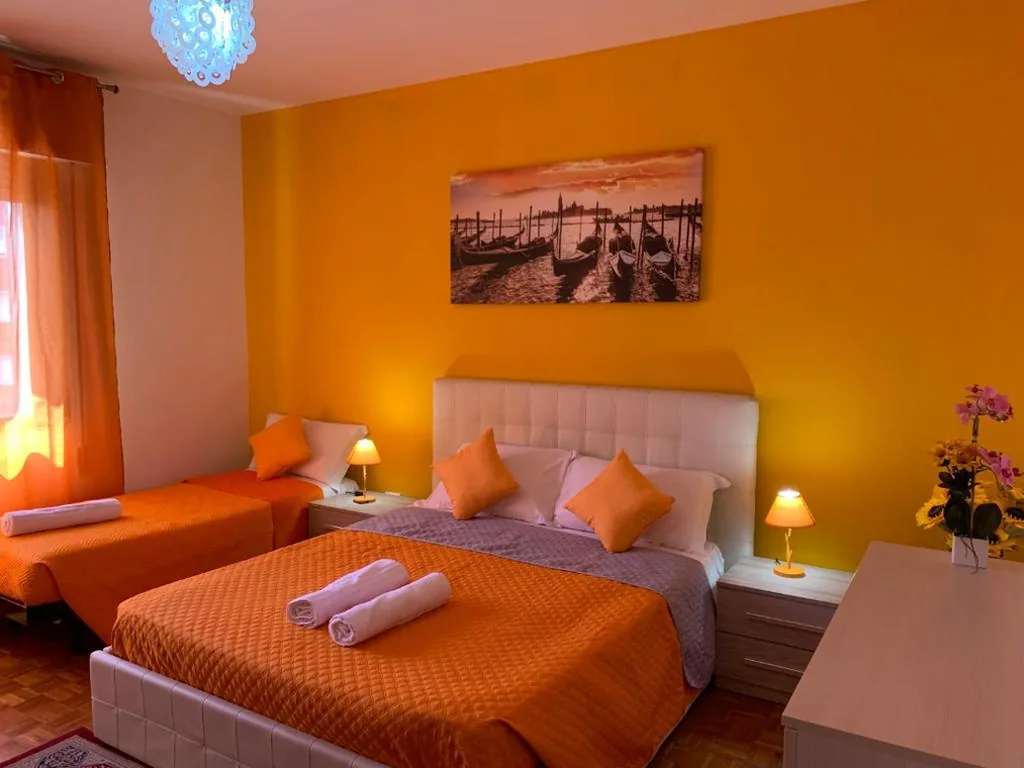 Triple Room with View — Venice Day Apartment