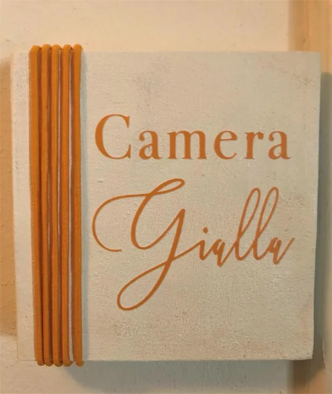 Camera Tripla — Corte Colori