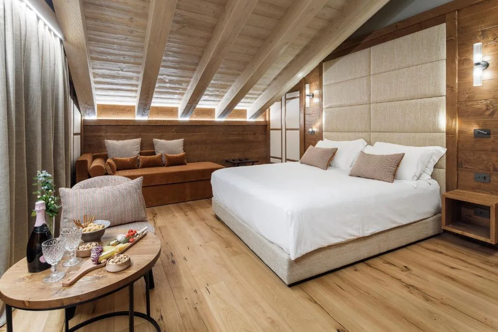 Deluxe Triple Room with Balcony and Mountain View — Casa Guargnè
