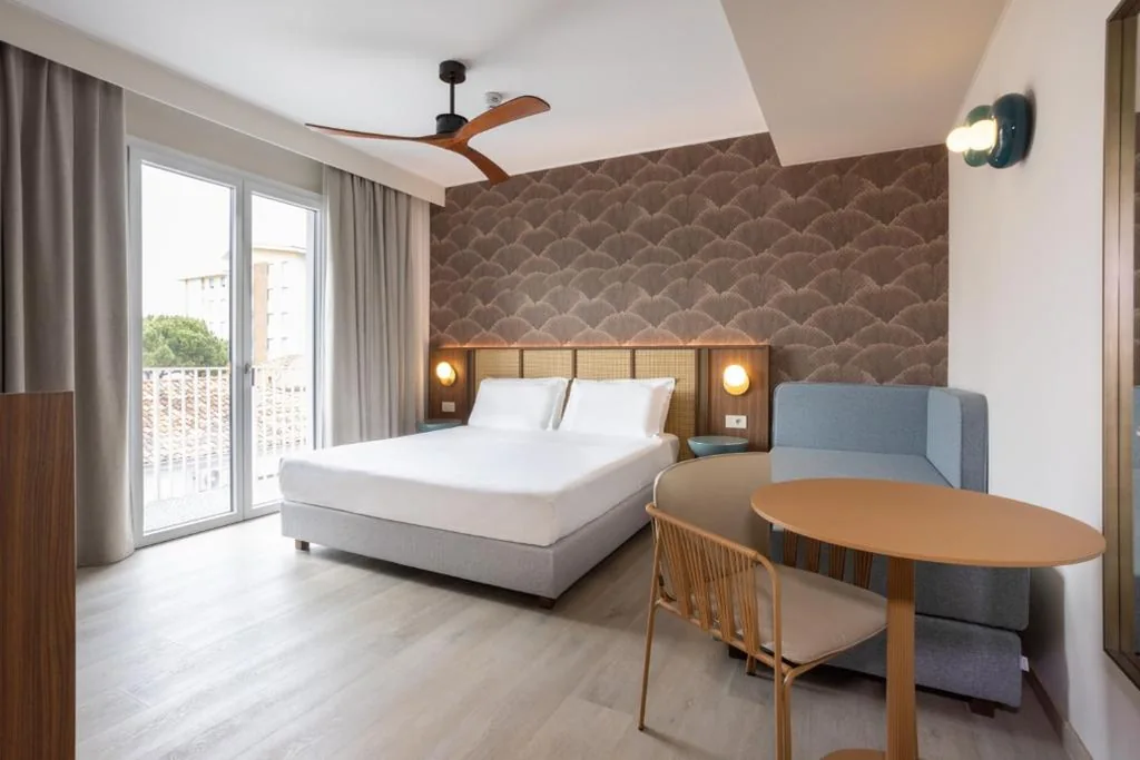 Camera Tripla Deluxe con Balcone — Hotel Diana