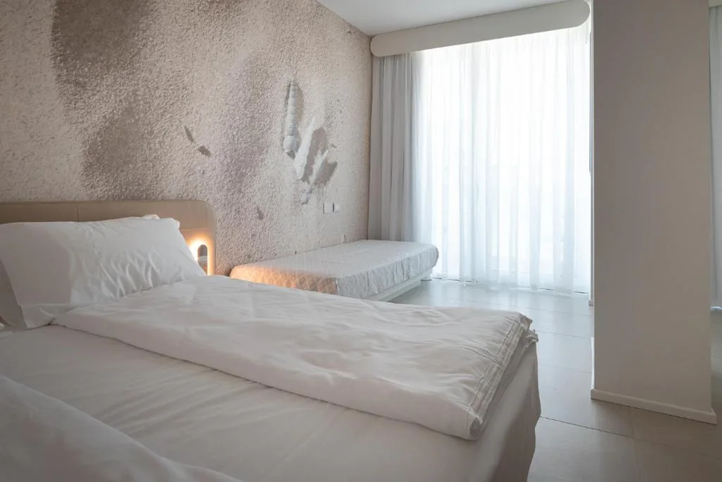 Camera Tripla Deluxe con Spa e Vista Mare Laterale — Unico Hotel Caorle