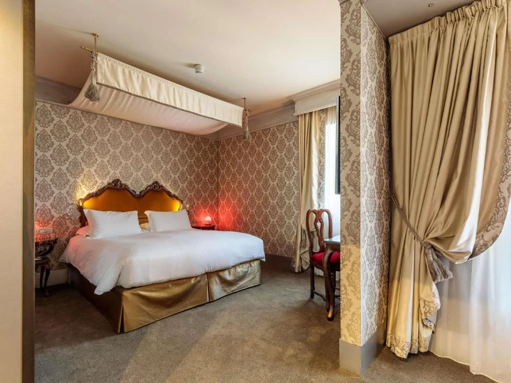 Deluxe Triple Room with Canal View — Papadopoli Hotel Venezia – MGallery Collection