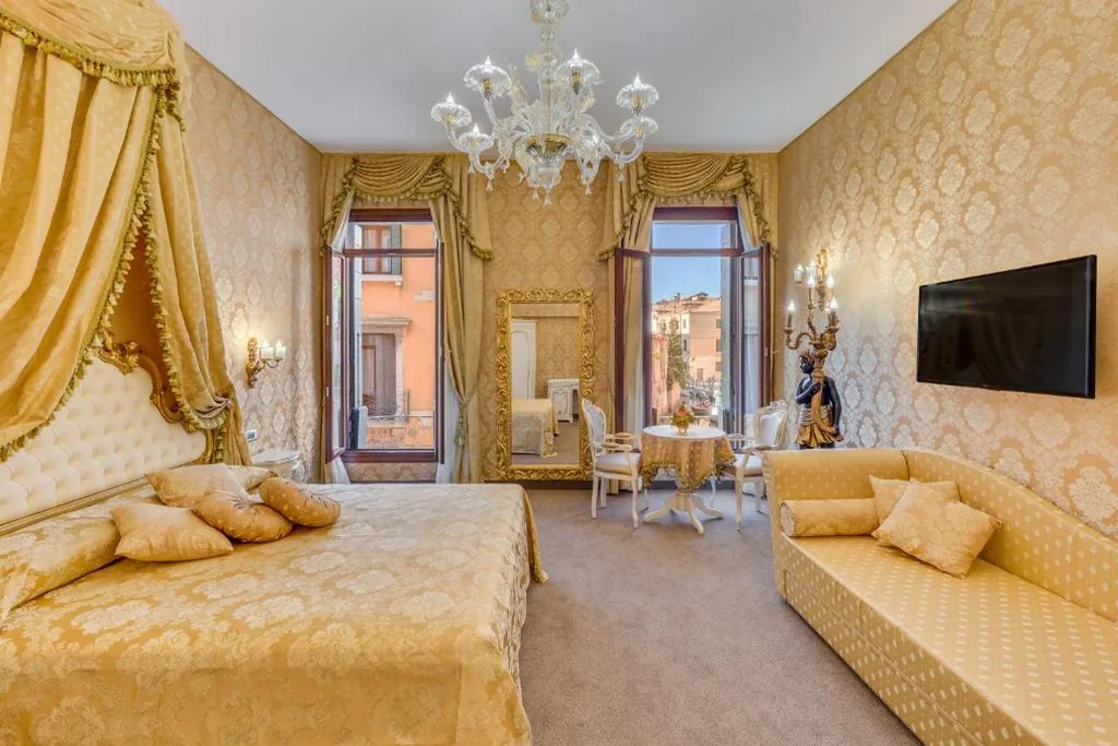 Camera Tripla Deluxe con Vista Canale — Residenza Veneziana