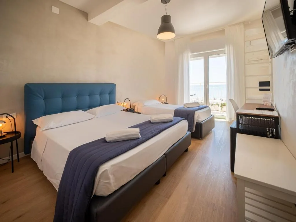 Camera Tripla Deluxe con Vista Mare — Hotel Concordia
