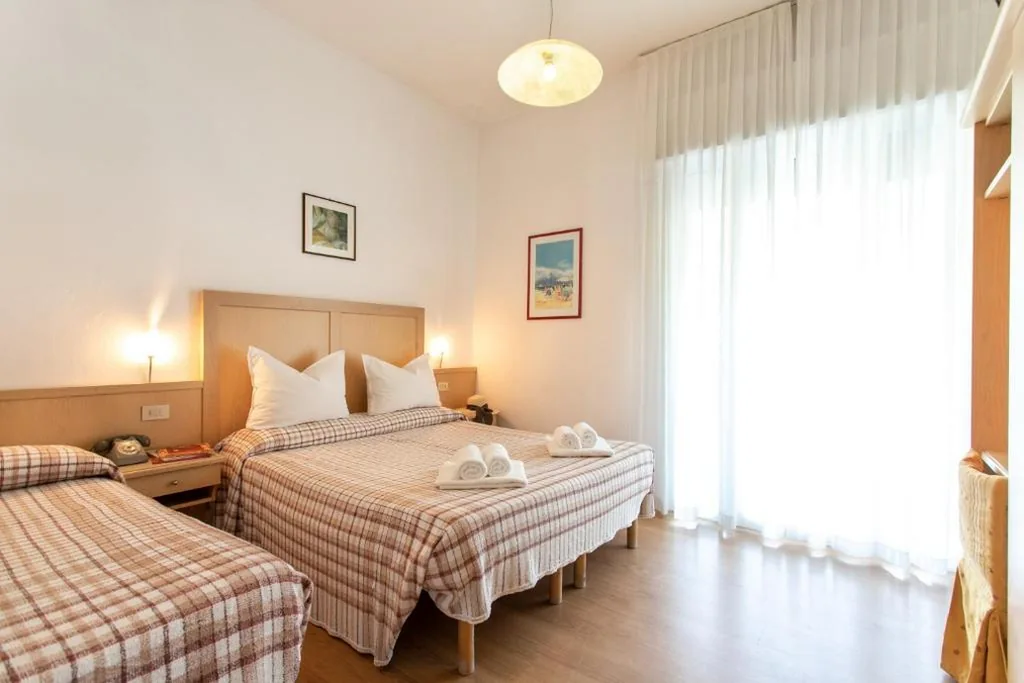 Deluxe Triple Room with Sea View — Hotel Venezia e la Villetta