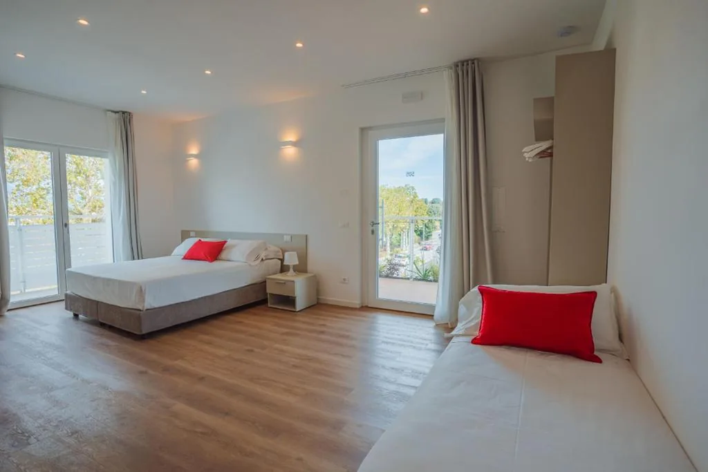 Deluxe Triple Room — Garda Relais
