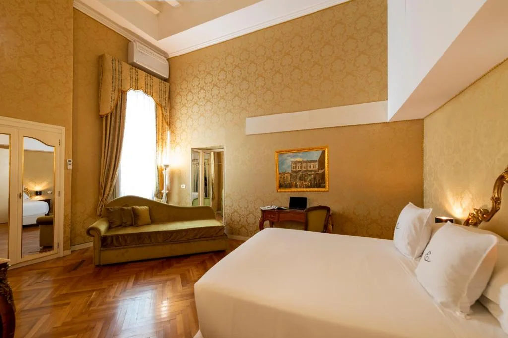Deluxe Triple Room — Hotel Antico Doge – a Member of Elizabeth Hotel Group