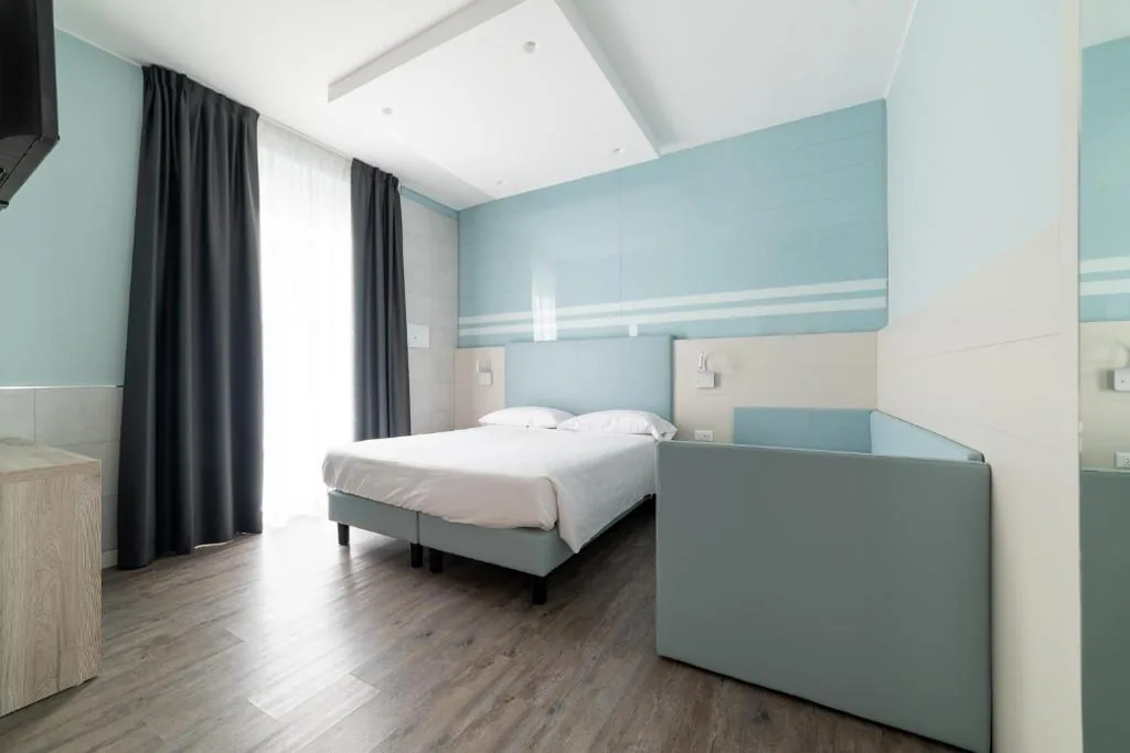 Deluxe Triple Room — Hotel Colombo