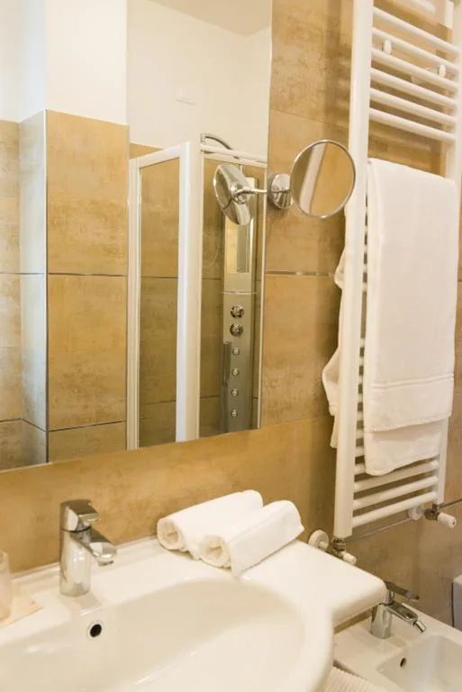 Deluxe Triple Room — Hotel Eden Garda