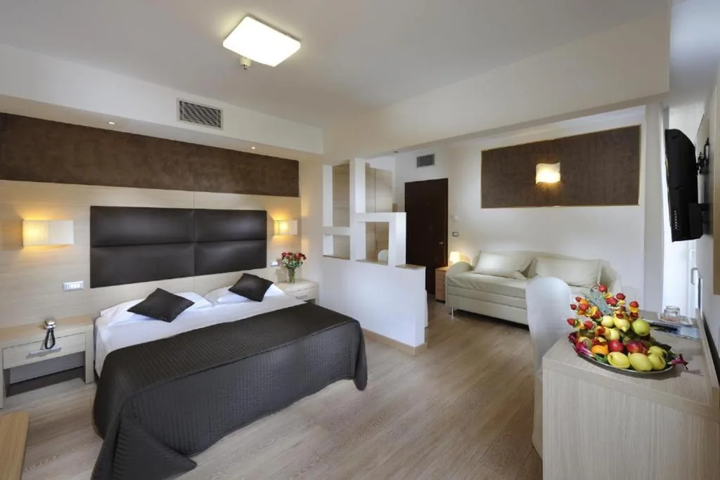 Deluxe Triple Room — Hotel Eros