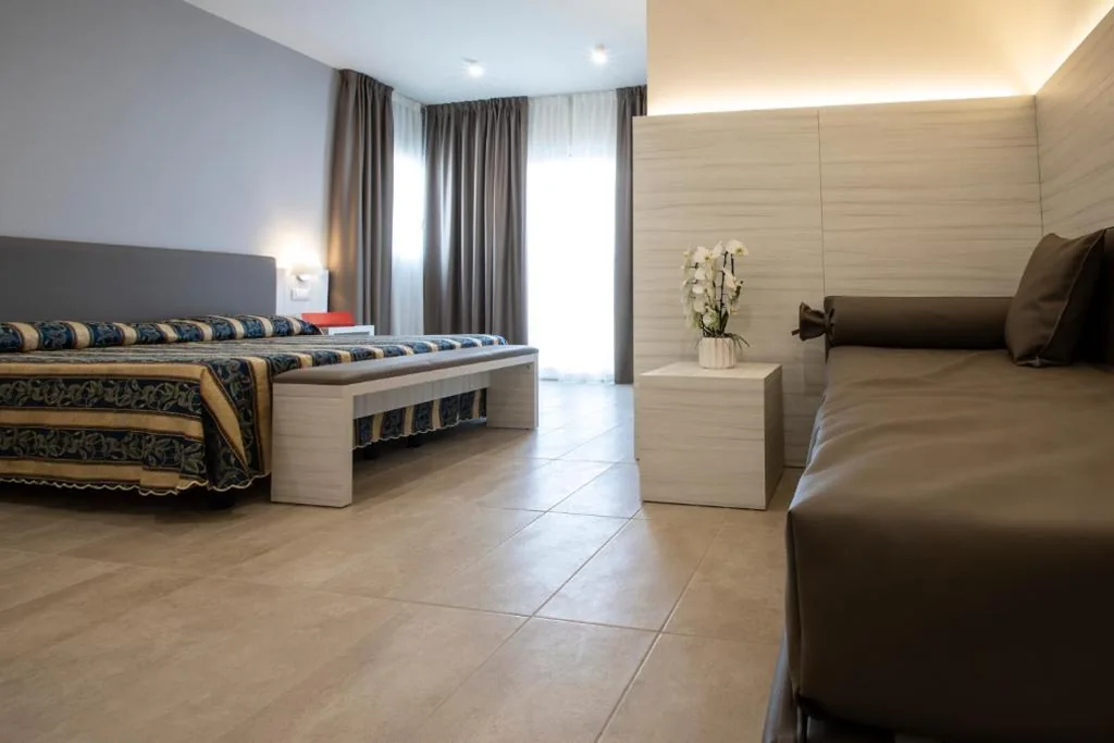 Deluxe Triple Room — Hotel Marco Polo