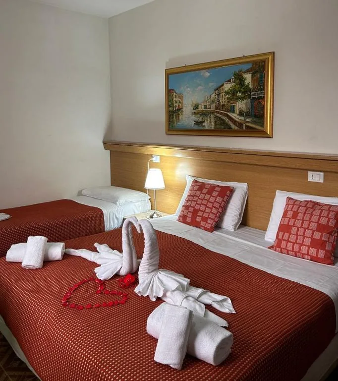 Camera Tripla Deluxe — Hotel Tito