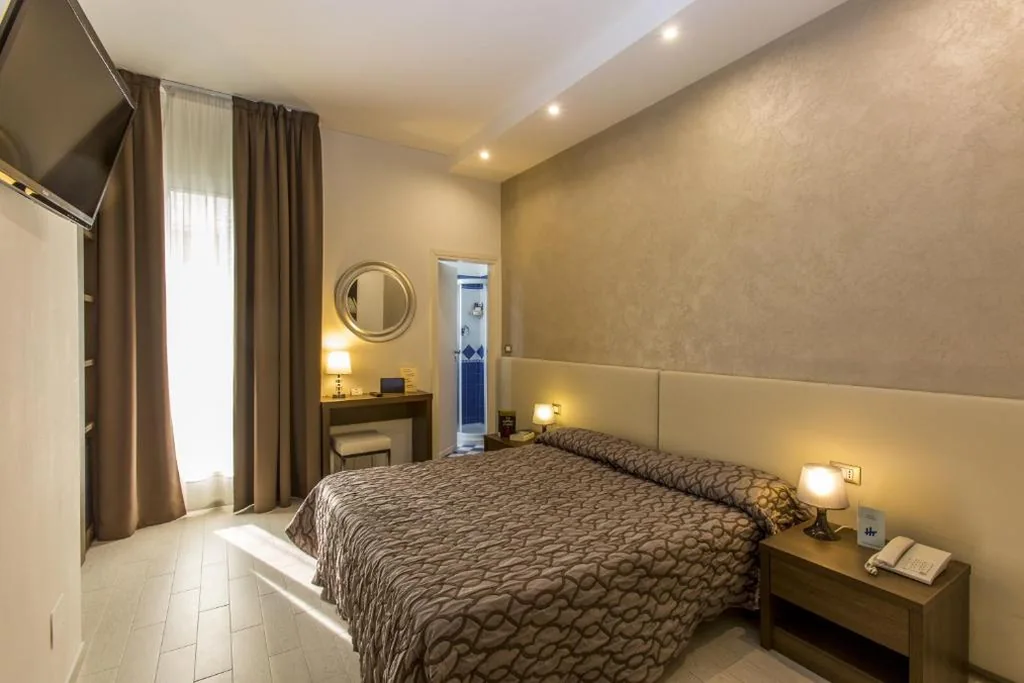 Camera Tripla Deluxe — Hotel Touring