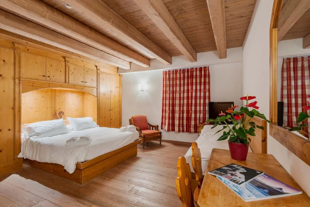 Camera Tripla Deluxe — Royal Hotel Cortina