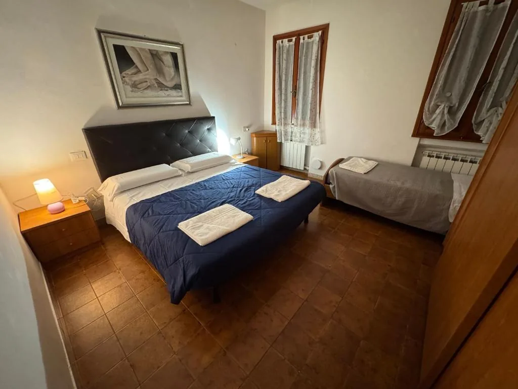 Deluxe Triple Room — The Wolf House Greysclass