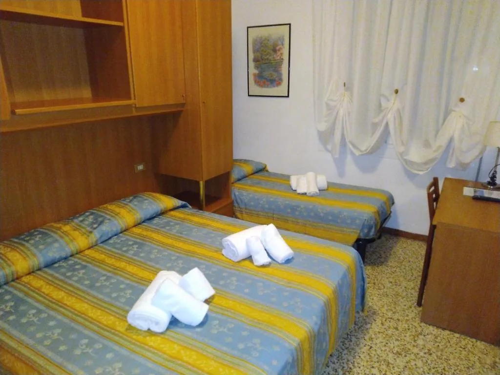 Camera Tripla Economy — Albergo Santa Margherita