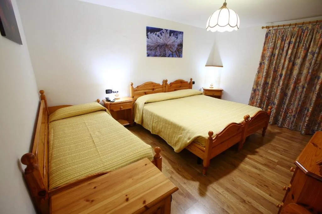 Economy Triple Room - Annex — Hotel Des Alpes