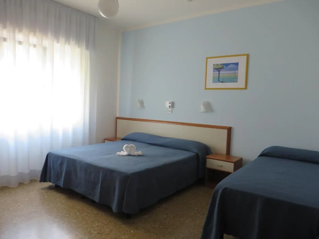 Camera Tripla Economy — Hotel Maxim