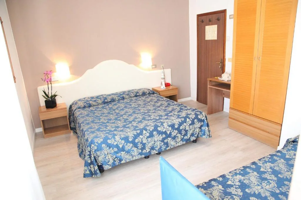 Economy Triple Room — Hotel Moderno
