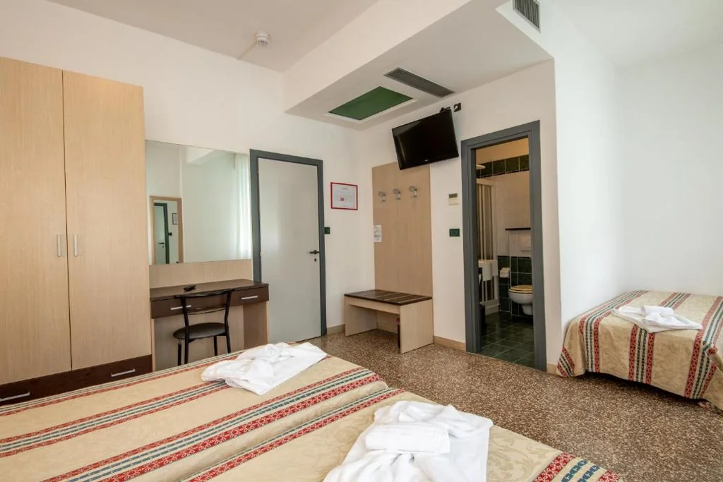 Camera Tripla Economy — Hotel Palm Beach