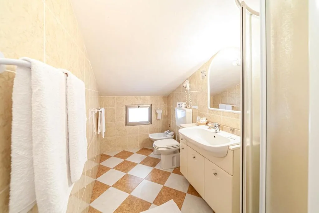 Economy Triple Room — Hotel Villa Luisa