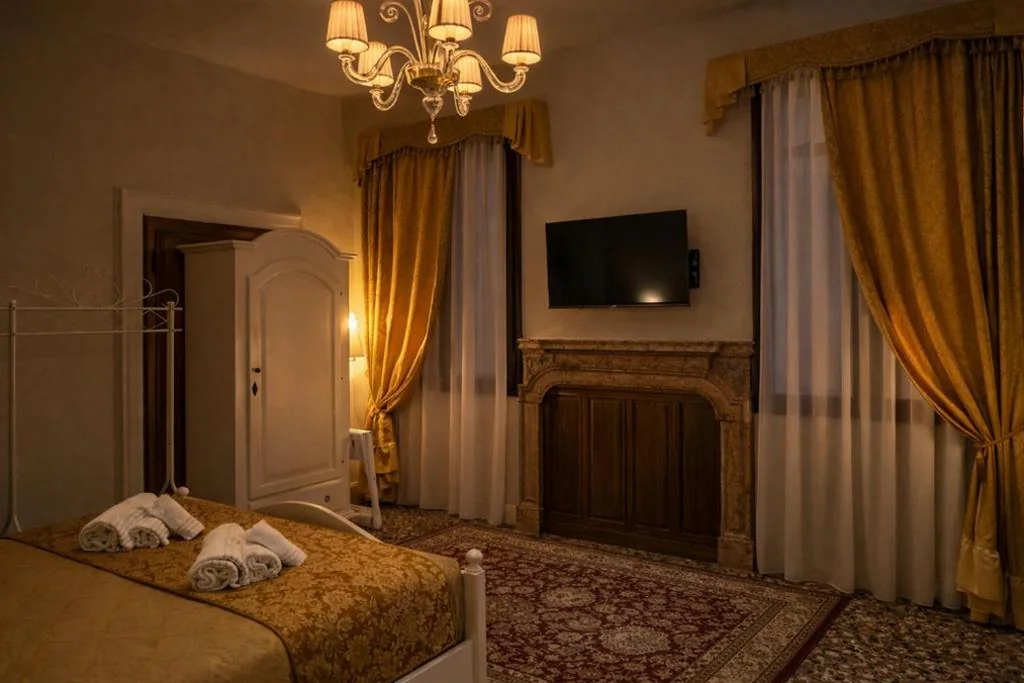 Camera Tripla Executive — Palazzo Titti Rialto Suites