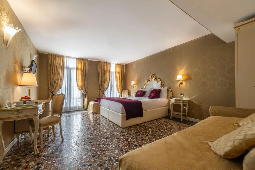 Camera Tripla Familiare con Vista Canale — A Tribute To Music Residenza