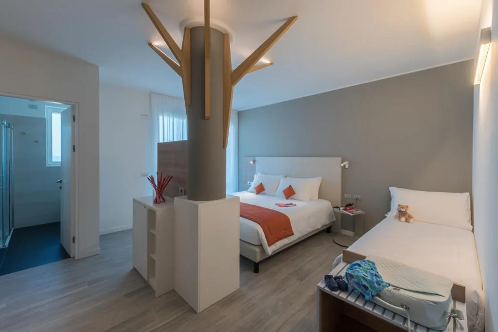 Camera Tripla — Hesperia Hotel & Residence