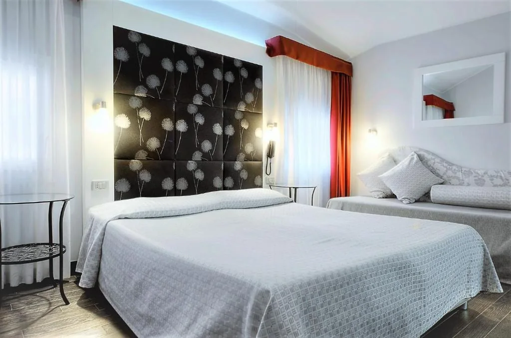 Camera Tripla — Hotel Aaron