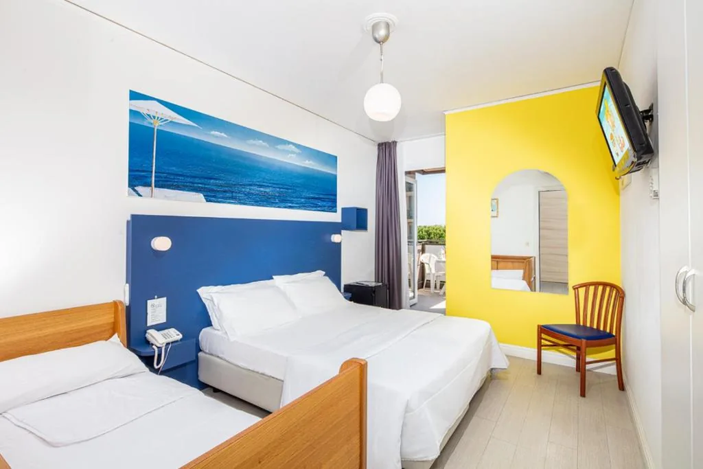 Triple Room — Hotel Alexander