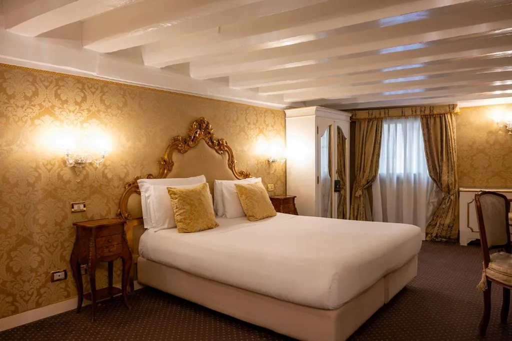Triple Room — Hotel Antico Doge – a Member of Elizabeth Hotel Group