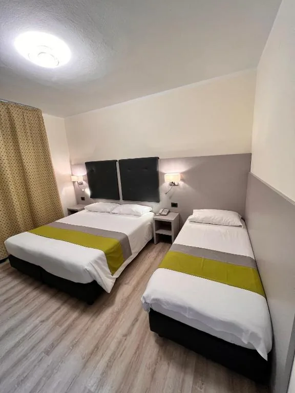Camera Tripla — Hotel Aurora