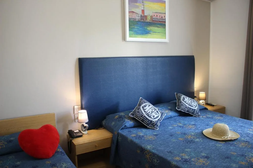 Triple Room — Hotel Danubio