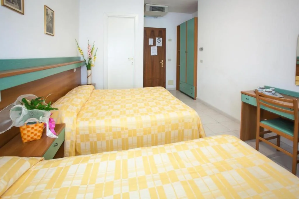 Camera Tripla — Hotel Grand Prix
