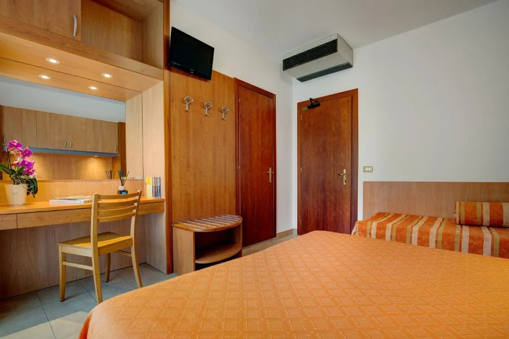 Camera Tripla — Hotel Jalisco