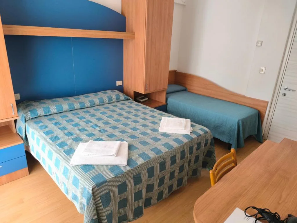 Camera Tripla — Hotel Midi