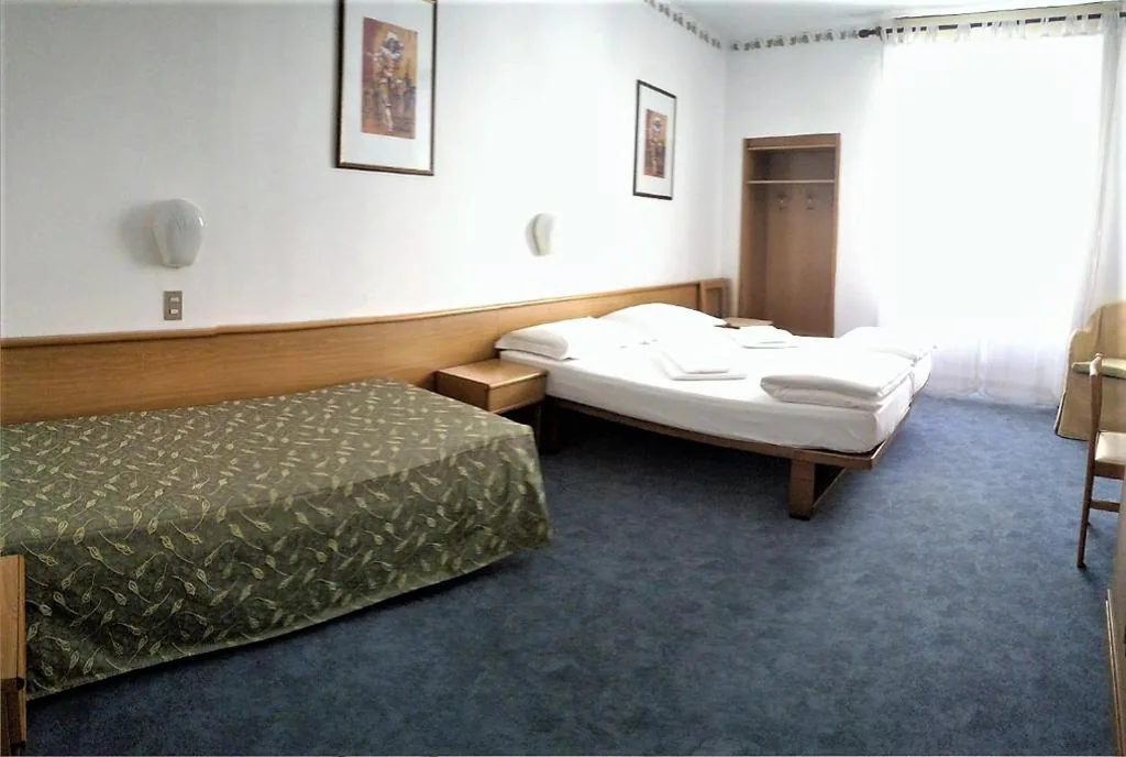 Triple Room — Hotel Modena old town