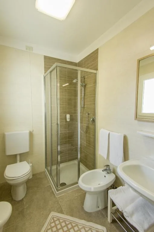 Triple Room — Hotel Nederland