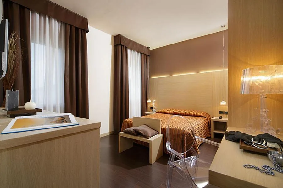 Triple Room — Hotel Paris