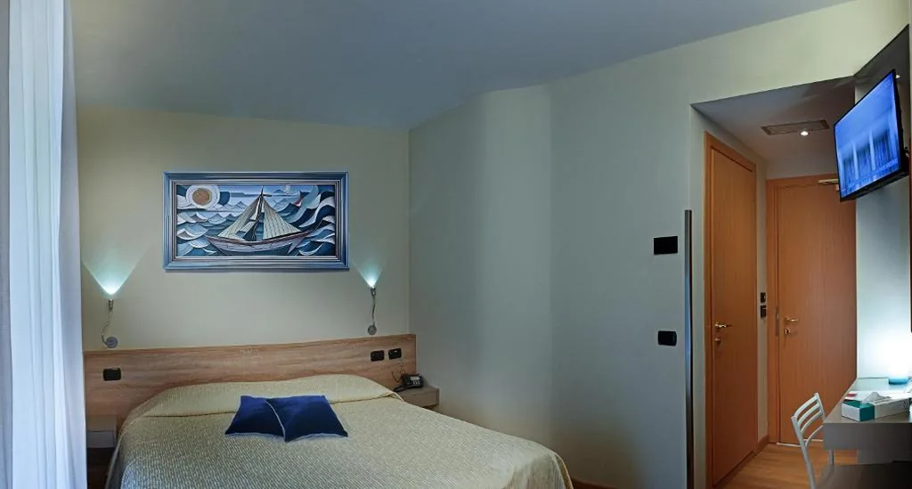 Triple Room — Hotel Savoia
