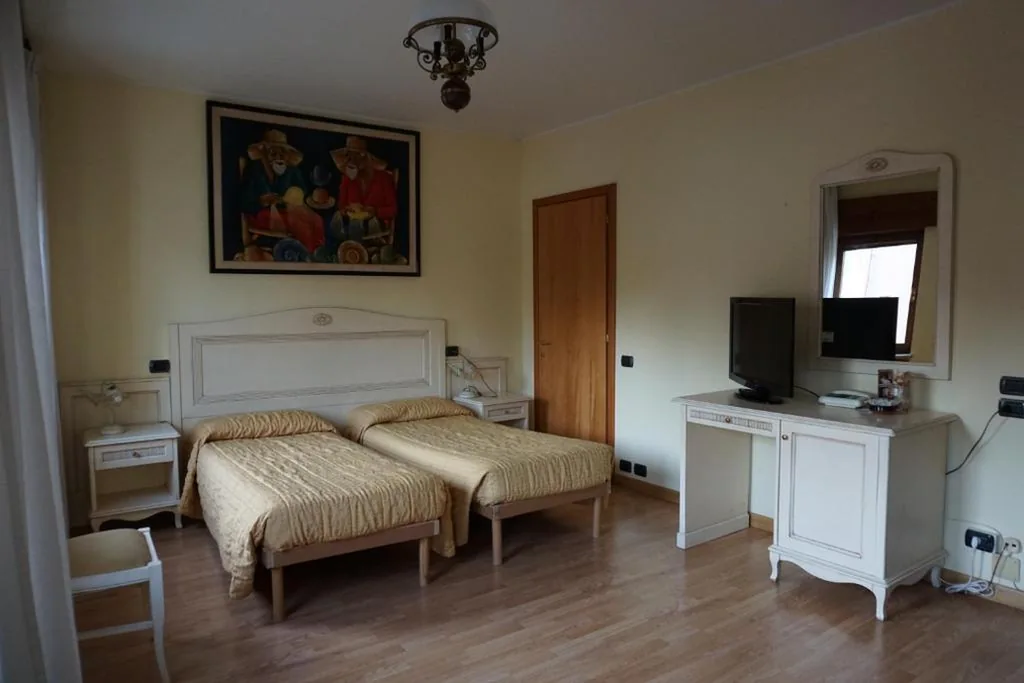 Camera Tripla — Hotel Siros