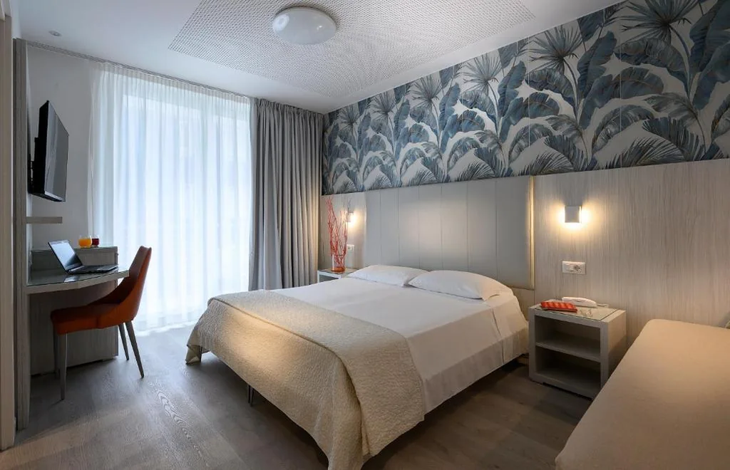 Luxury Triple Room — Grand Hotel Playa