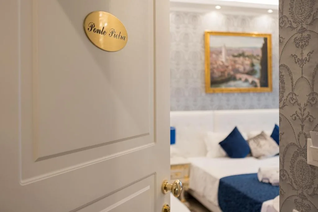 Luxury Triple Room — Royal Verona Relais