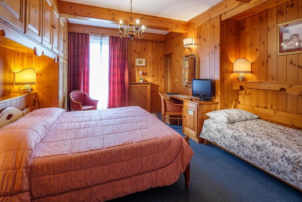 Standard Triple Room with Balcony and View — Hotel Columbia & Spa