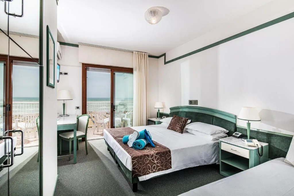 Standard Triple Room with Sea View — Hotel Atlantic