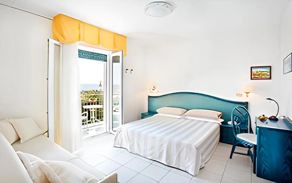Camera Tripla Standard con Vista Mare — Hotel Miramare