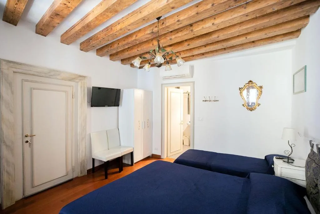Camera Tripla Standard — Hidden Gem in Venice